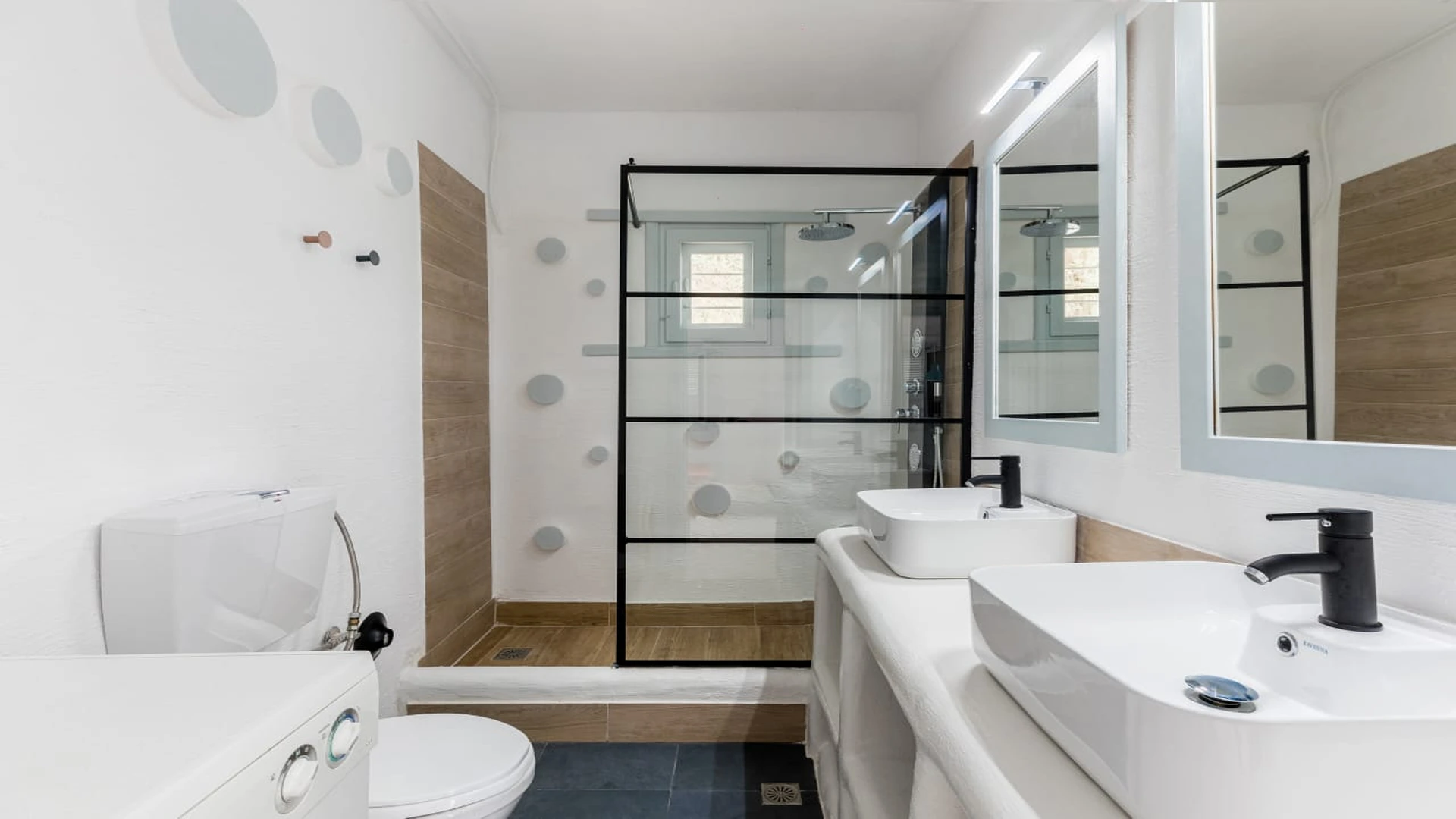 Main Villa bathroom